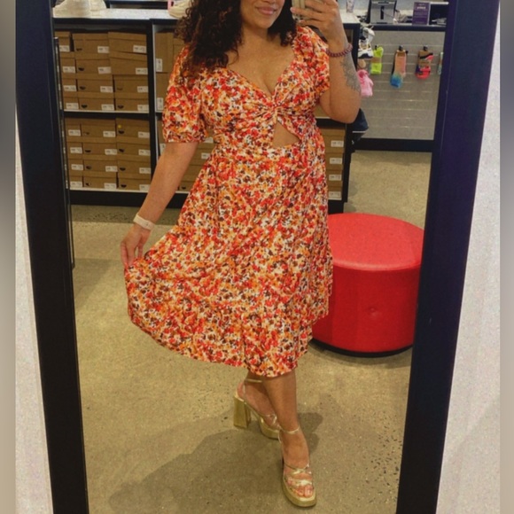 Floral twist front with cut out dress - Picture 2 of 2